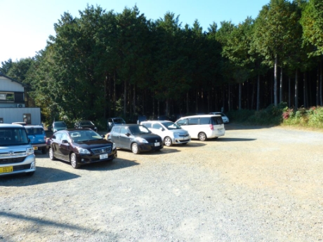 本宮山登山口駐車場