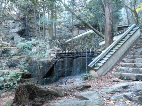 平原の滝