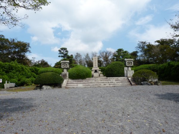 殉国七士廟　