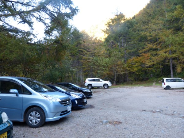 林道ゲート前駐車場