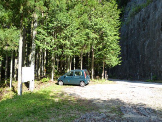 仏坂峠登山口駐車場 