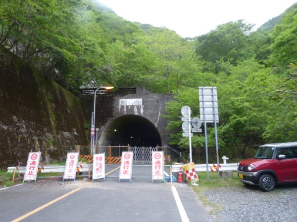 鞍掛トンネル東登山口駐車場