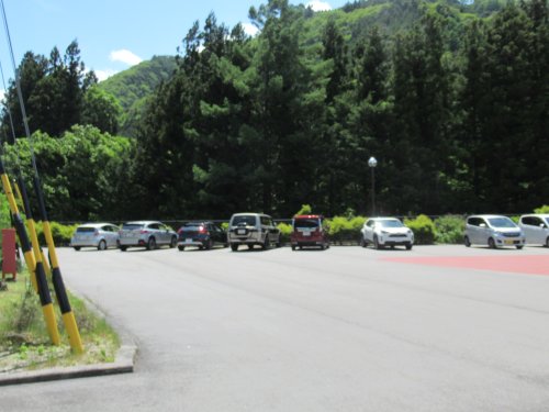 元清内路中学校駐車場